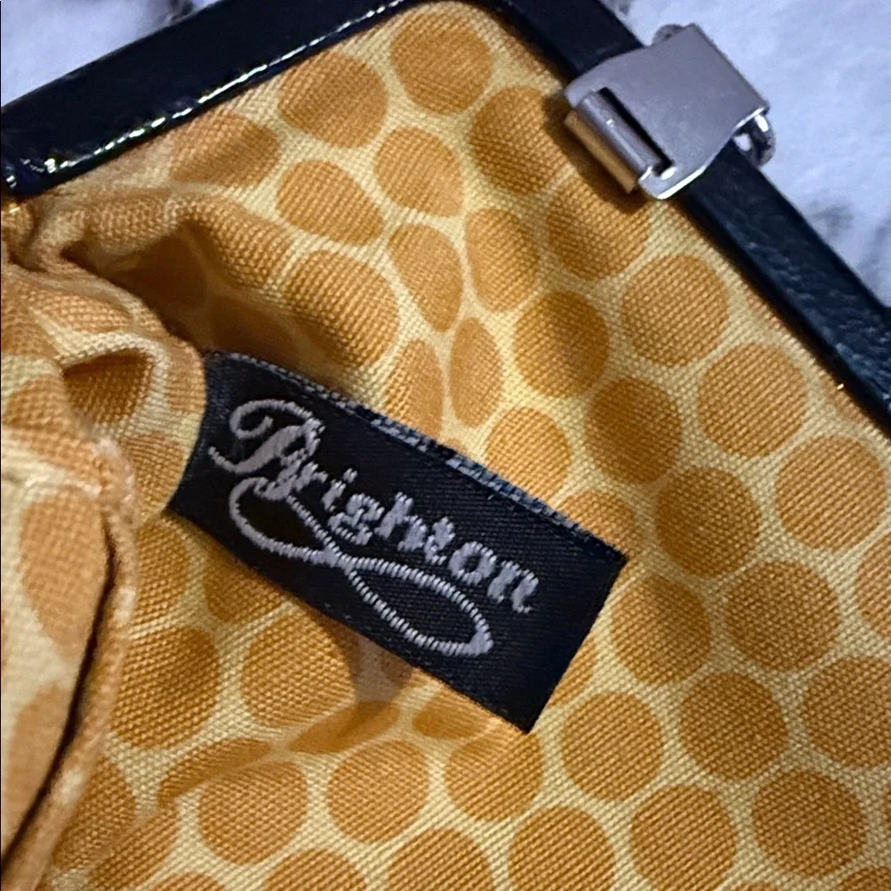 Brighton Sunny Days white daisy coin purse/evening bag EUC with detachable chain - Picture 5 of 16